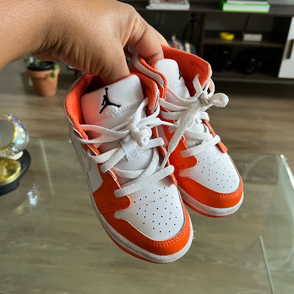 Jordan 1 Mid